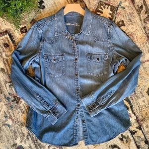 ✨GAP denim button down.